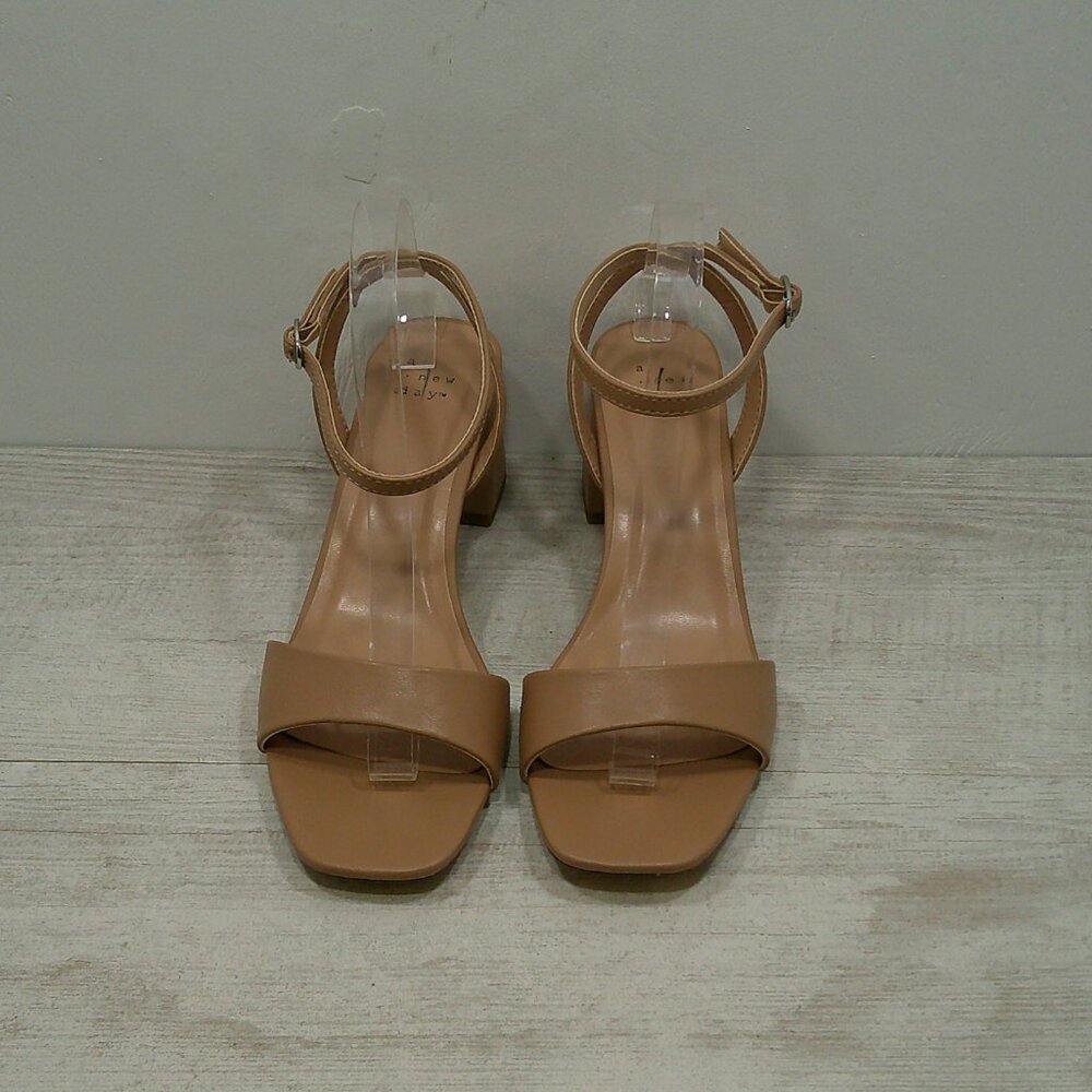 Womans Haley Ankle Strap Block Heels Nude Tan Sandals Size 10 M - Picture 4 of 11